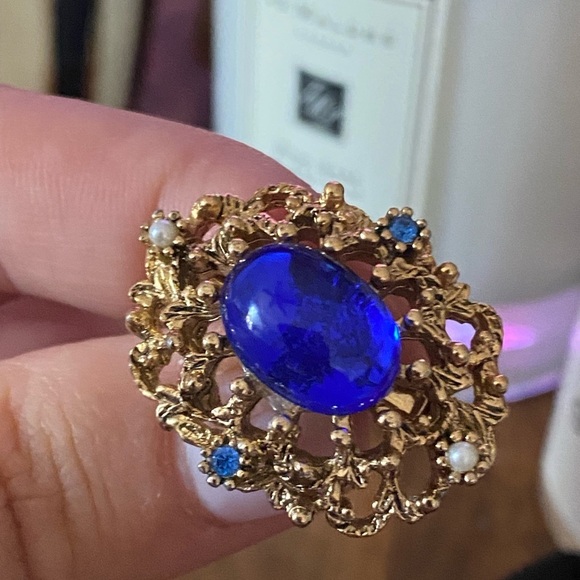 STUNNING vintage gold tone brooch with seed faux pearls and blue cabochon - Picture 1 of 11
